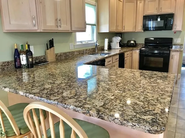 $3,200 | 37 R Street, Unit NOV TO JUNE, Hull, MA 02045