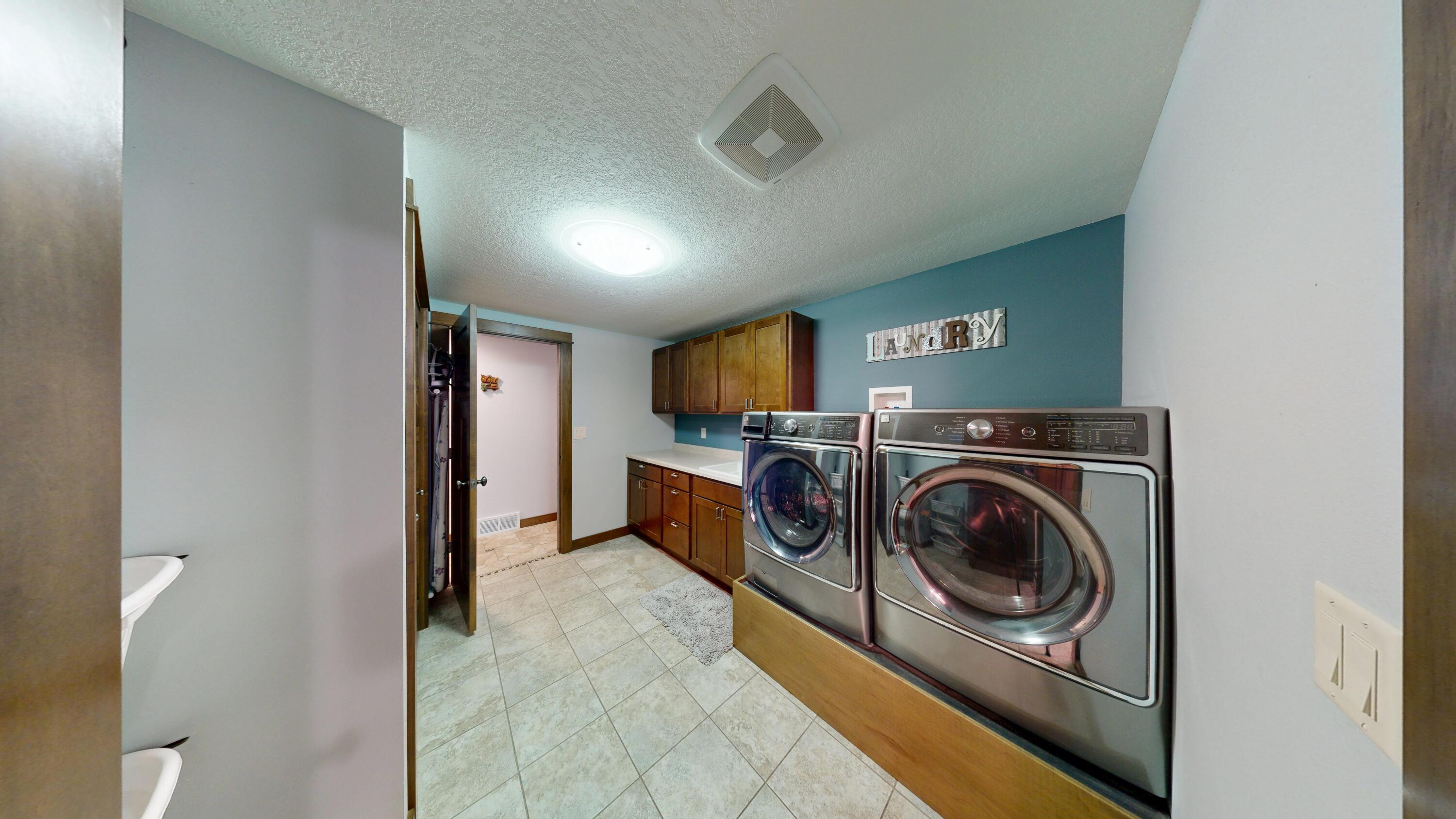 580 Skunk Hollow Road La Crescent, MN 55947 - Photo 39 of 83 Laundry Room