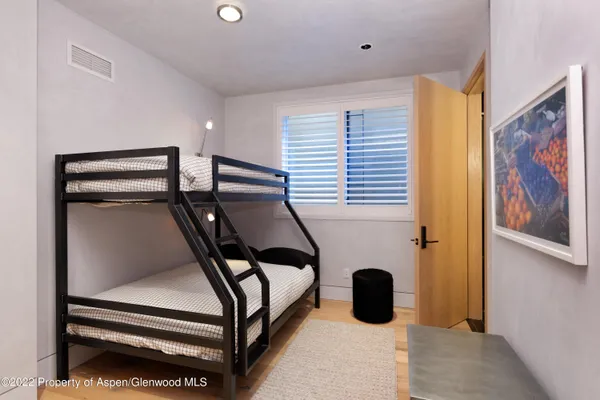 a view of entryway and workspace