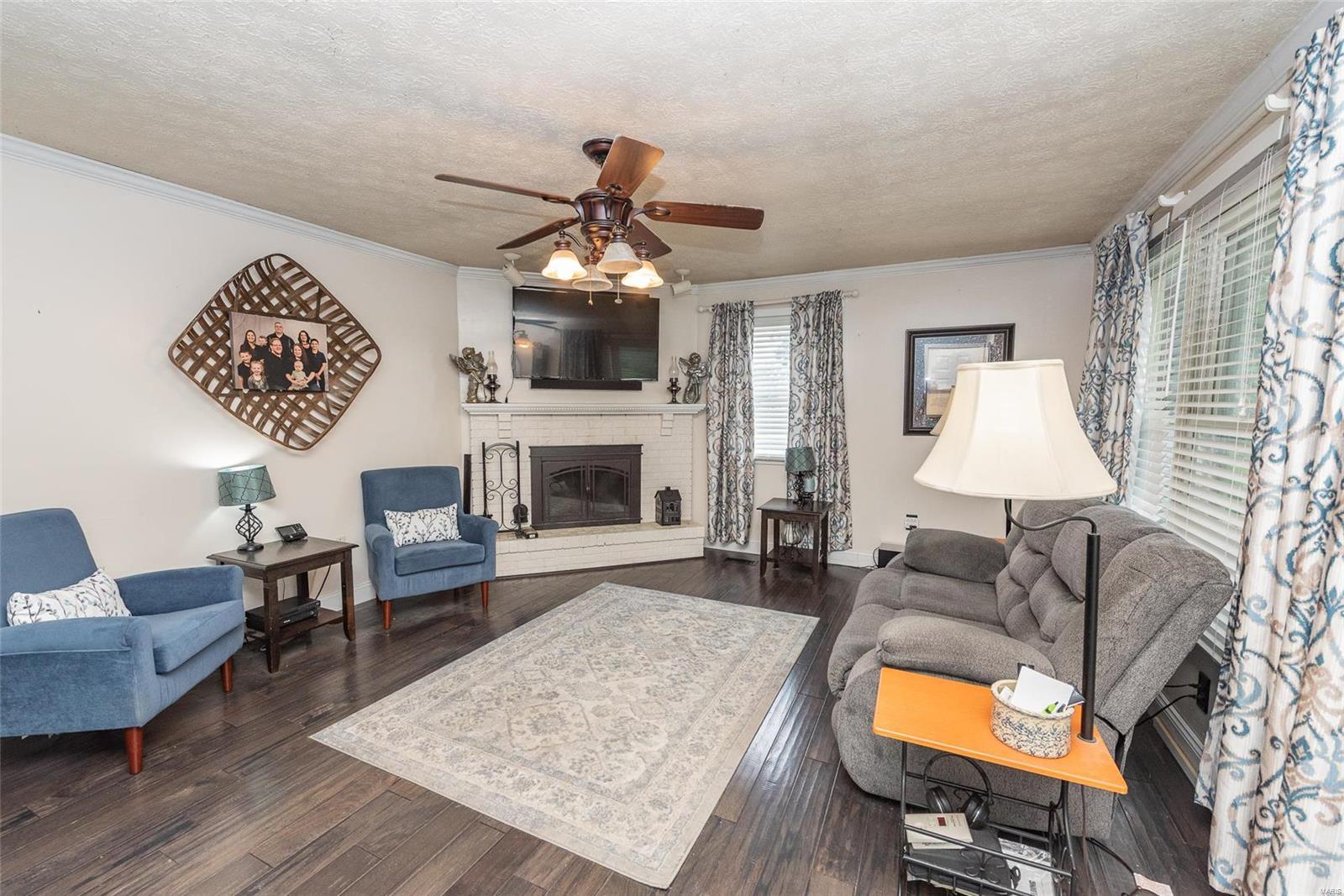 348 Blackjack Road Troy, IL 62294 - Photo 3 of 19