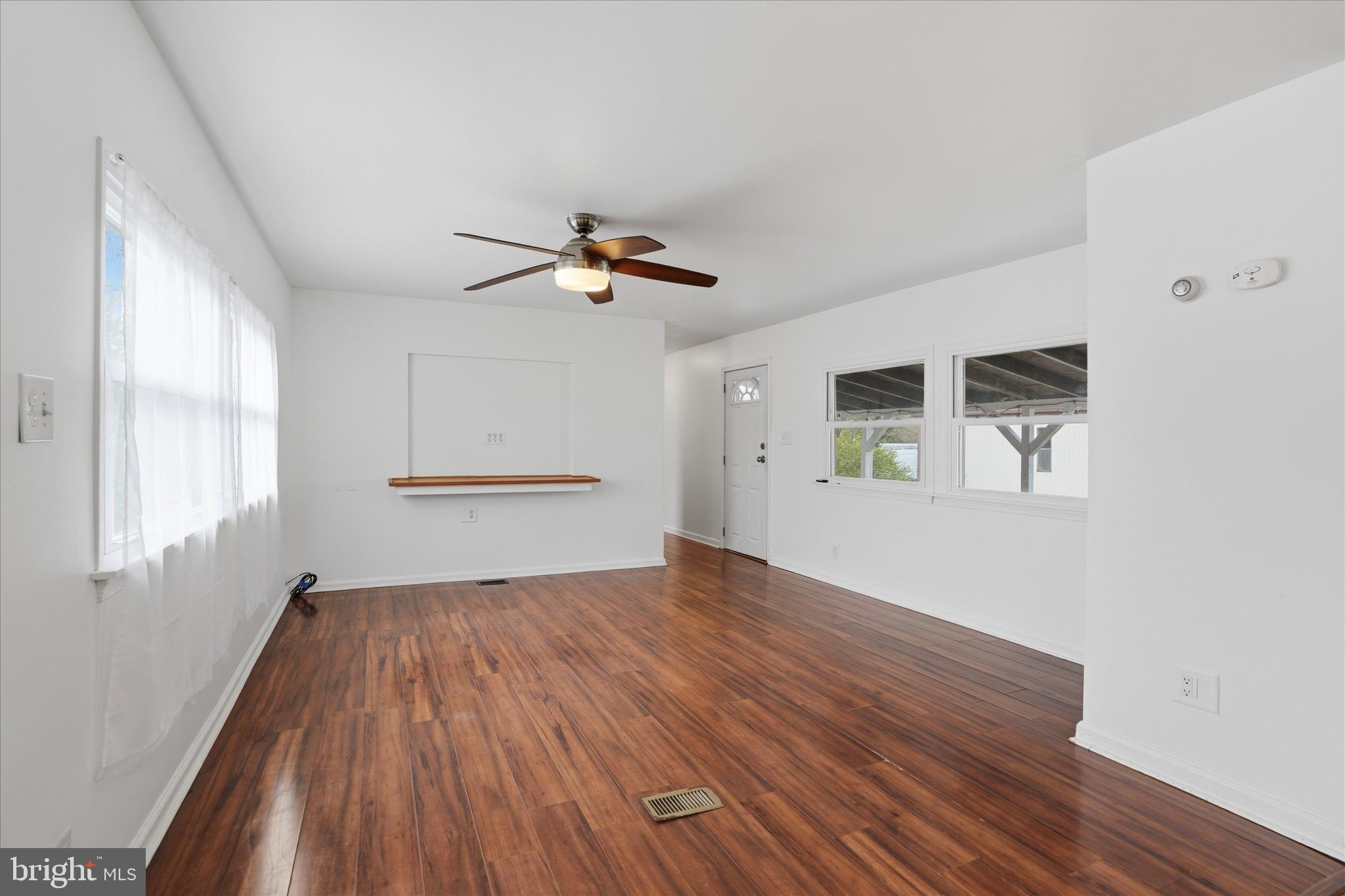 7 Oak Drive Spring City, PA 19475 - Photo 4 of 15 Looking into living room