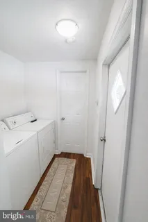 a view of utility room