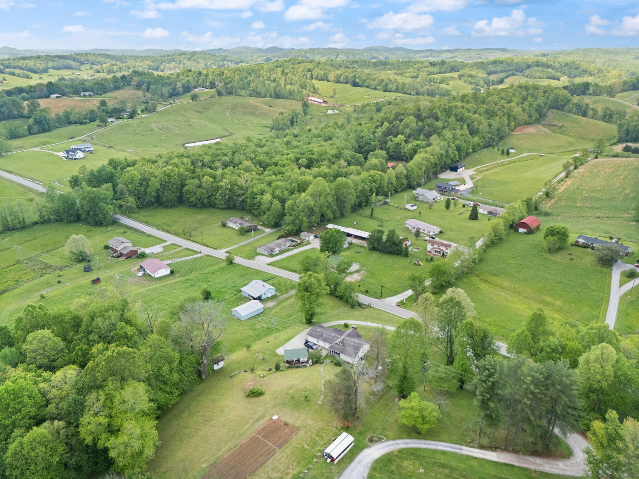 6800 East Laurel Road London, KY 40741 - Photo 62 of 71 66-web-or-mls-DJI_20250430150135_0216_D