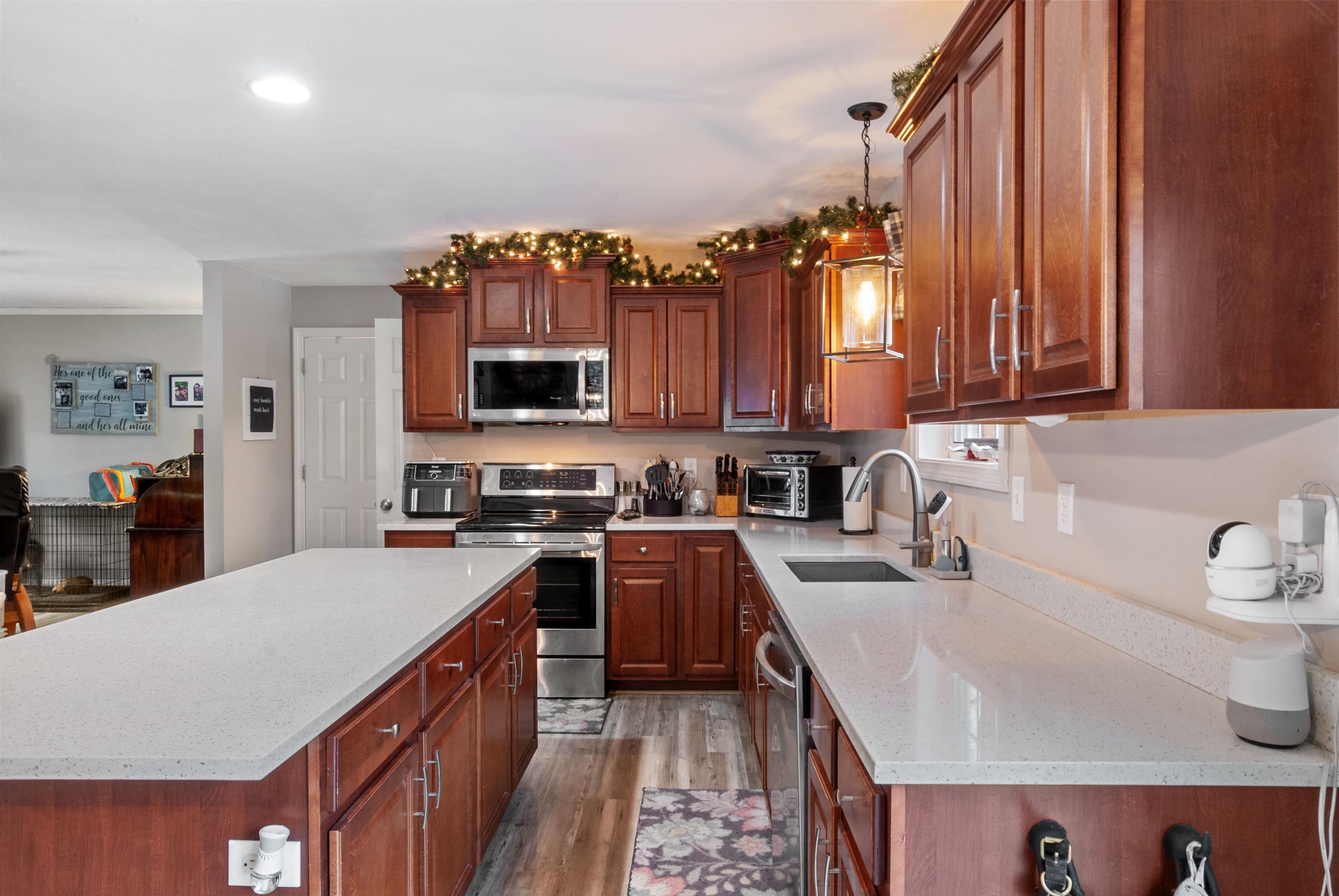 21 Pond Road Raymond, NH 03077 - Photo 5 of 39