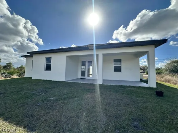 $2,300 | 325 Paulcrest Avenue, Lehigh Acres, FL 33974