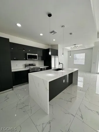 $2,300 | 325 Paulcrest Avenue, Lehigh Acres, FL 33974