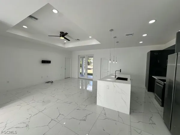 $2,300 | 325 Paulcrest Avenue, Lehigh Acres, FL 33974