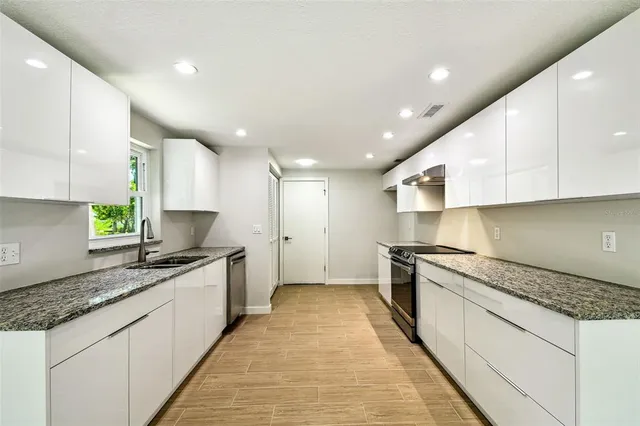 $400,000 | 16138 Manorwood Circle, Tampa, FL 33624