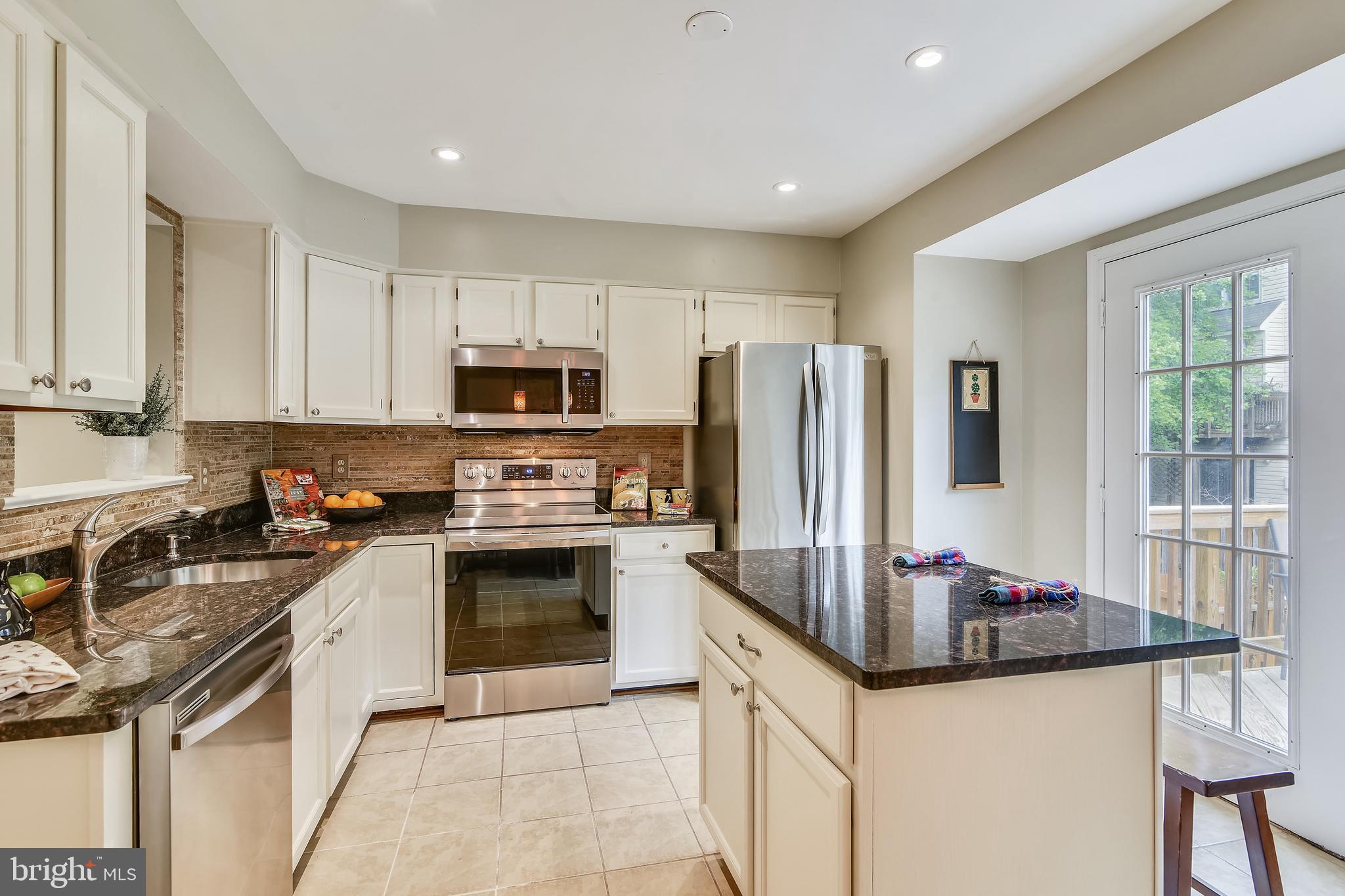 13563 Ruddy Duck Road Clifton, VA 20124 - Photo 12 of 54 Brand New Stainless Steel appliances
