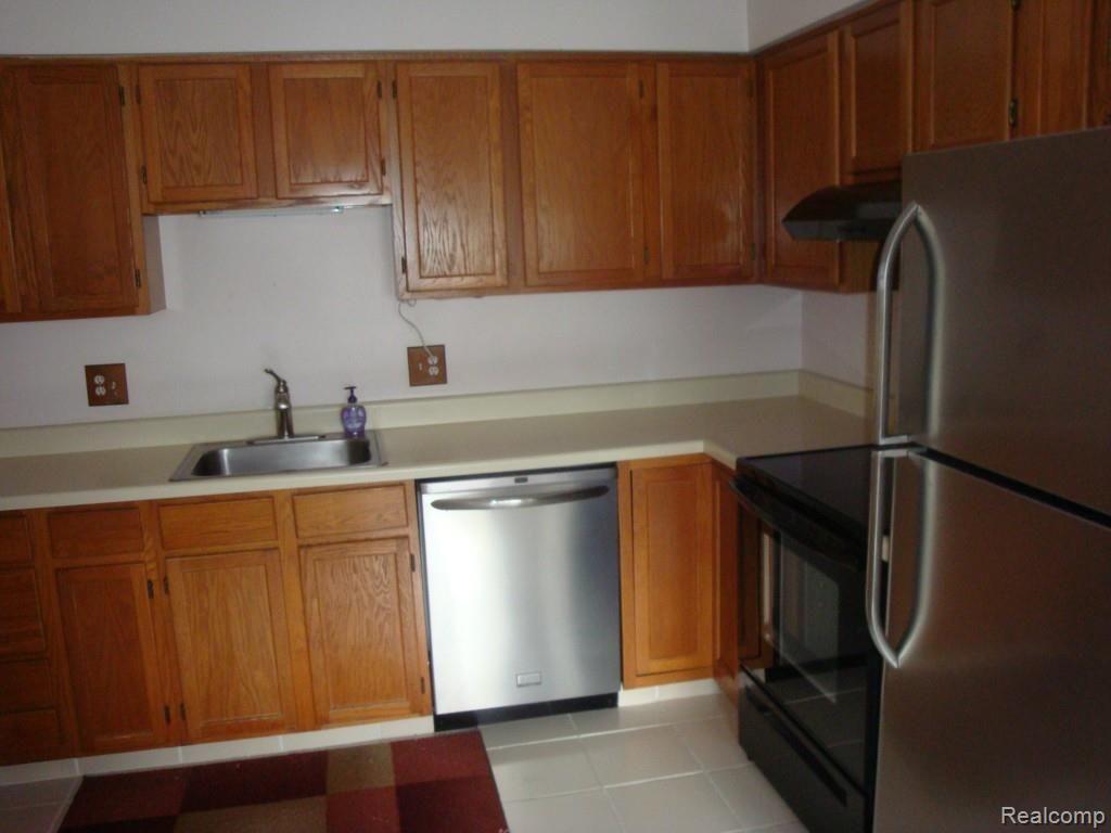 430 Baldwin Avenue, Unit 75 Rochester, MI 48307 - Photo 14 of 17 Kitchen