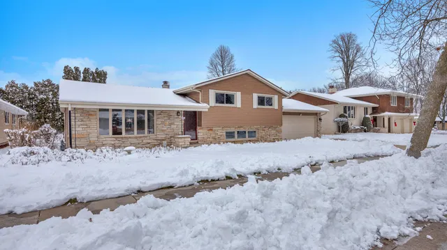 $387,000 | 2324 Silver Leaf Lane, Sheboygan, WI 53083