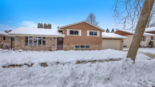 $387,000 | 2324 Silver Leaf Lane, Sheboygan, WI 53083