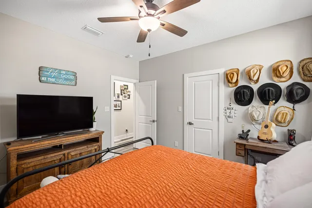 a en suite bathroom with a double vanity sink and a mirror