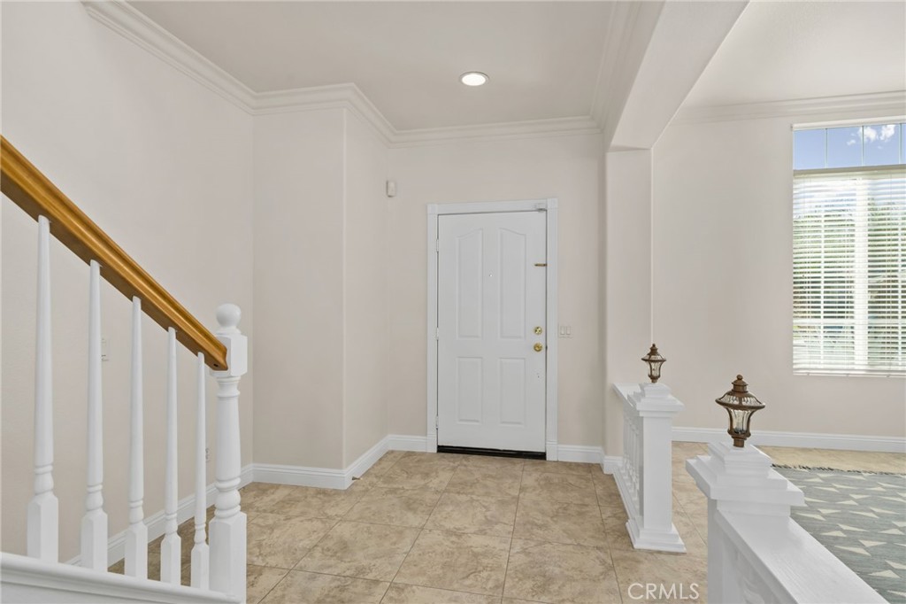 6124 Risingstar Drive Eastvale, CA 92880 - Photo 4 of 37 a view of a livingroom with a tub