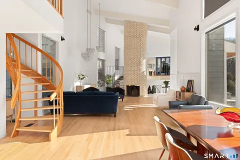 $2,095,000 | 2177 Cross Highway, Fairfield, CT 06824