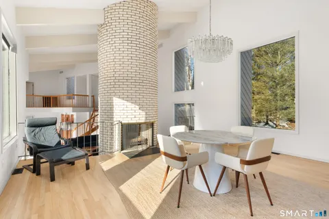 $2,095,000 | 2177 Cross Highway, Fairfield, CT 06824