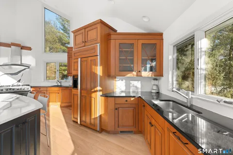 $2,095,000 | 2177 Cross Highway, Fairfield, CT 06824