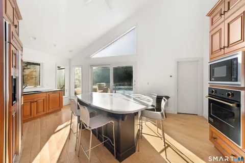 $2,095,000 | 2177 Cross Highway, Fairfield, CT 06824