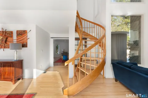 $2,095,000 | 2177 Cross Highway, Fairfield, CT 06824