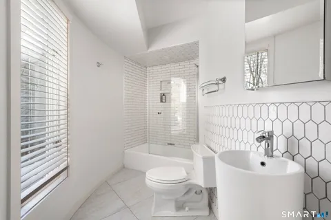 $2,095,000 | 2177 Cross Highway, Fairfield, CT 06824