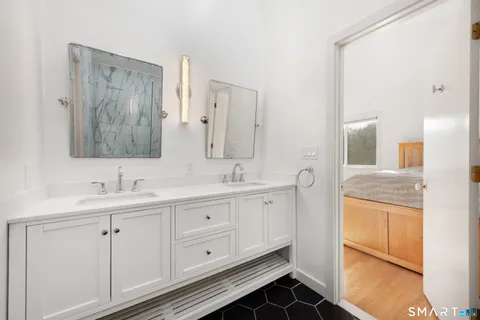 $2,095,000 | 2177 Cross Highway, Fairfield, CT 06824