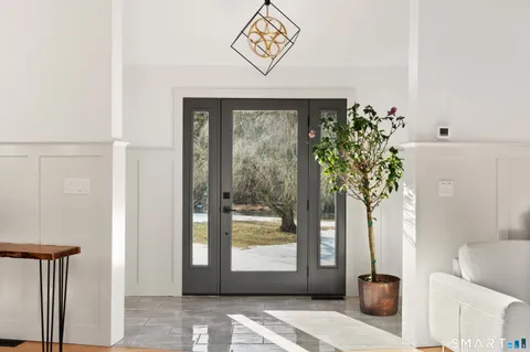 $2,095,000 | 2177 Cross Highway, Fairfield, CT 06824