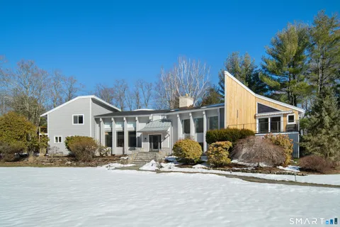$2,095,000 | 2177 Cross Highway, Fairfield, CT 06824