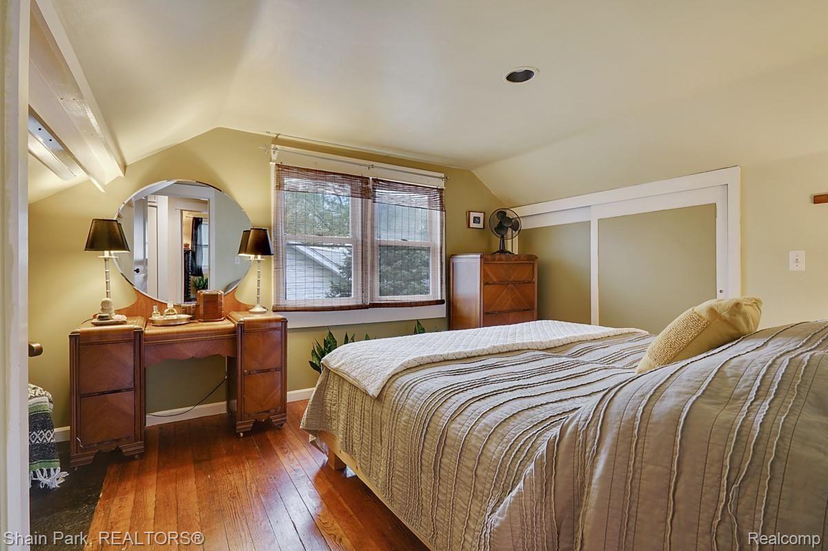 322 Ferndale Avenue Rochester, MI 48307 - Photo 16 of 27 Master Bed.jpg