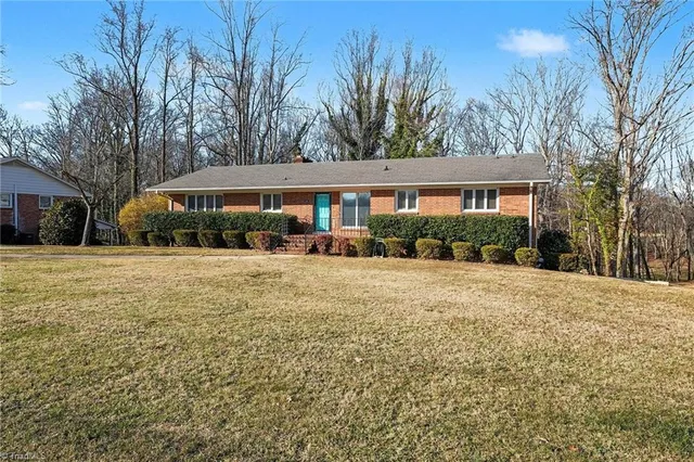 $363,000 | 914 Oakcrest Drive, Reidsville, NC 27320