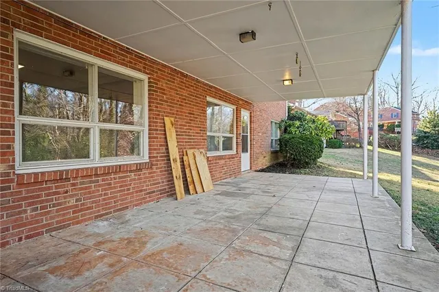 $363,000 | 914 Oakcrest Drive, Reidsville, NC 27320