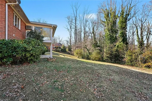 $363,000 | 914 Oakcrest Drive, Reidsville, NC 27320