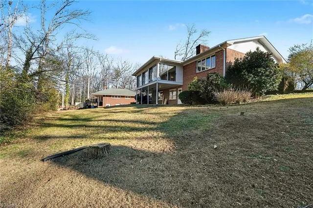 $363,000 | 914 Oakcrest Drive, Reidsville, NC 27320