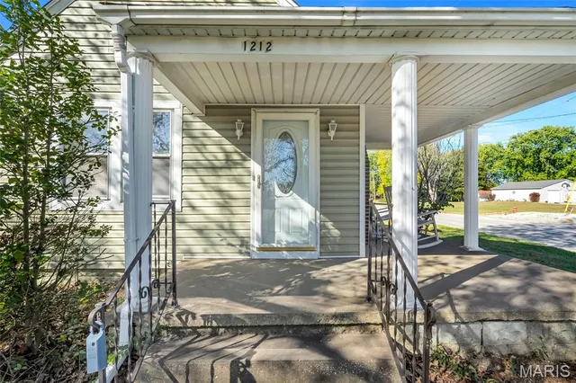 $170,000 | 1212 North Moreland Road, Moro, IL 62067