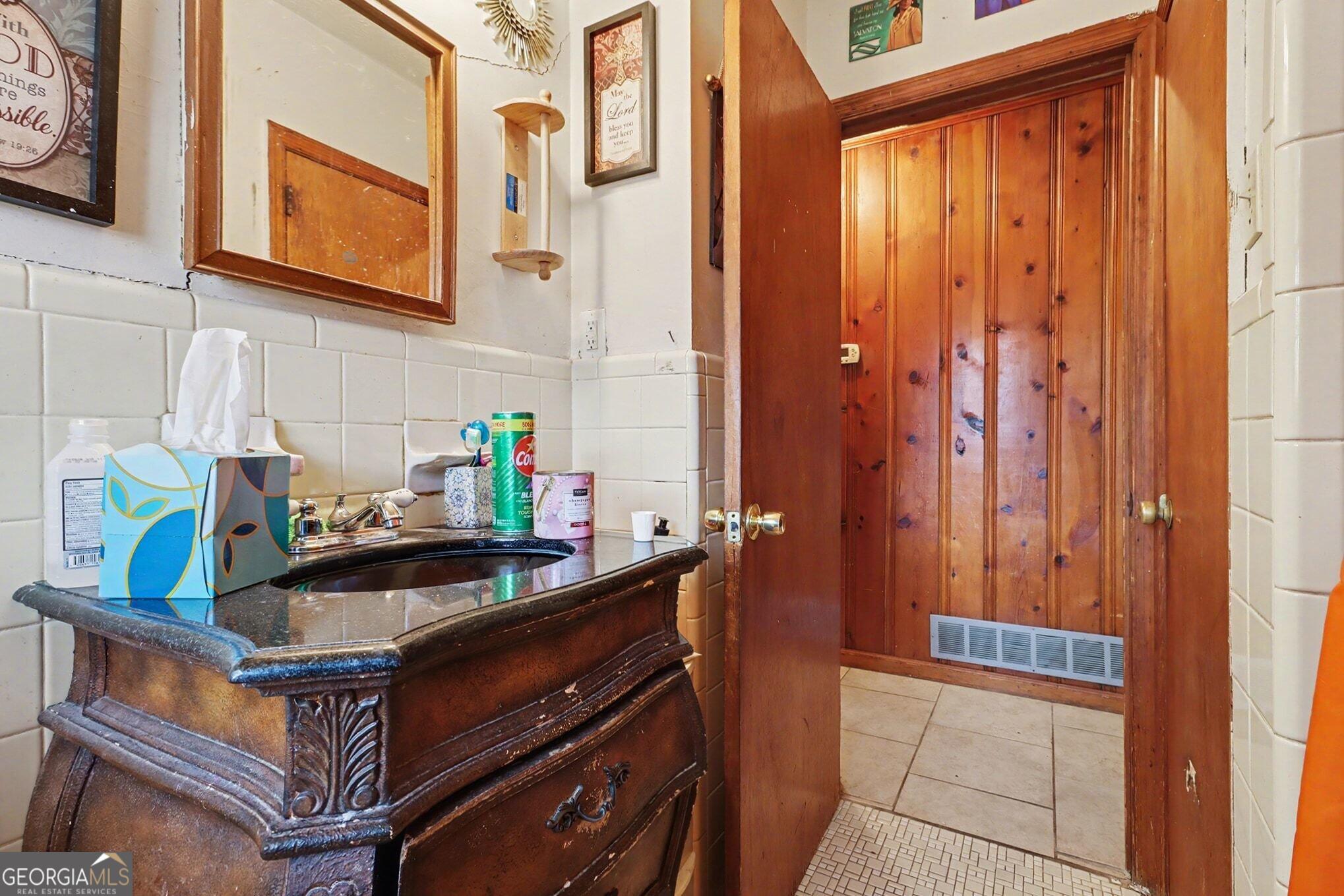 1551 Rex Road Morrow, GA 30260 - Photo 12 of 23