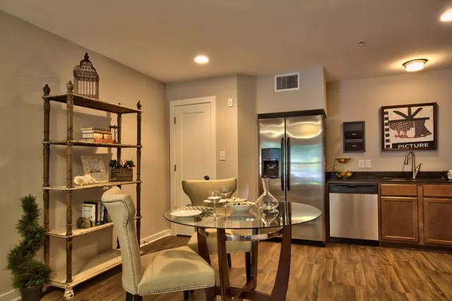 $1,425 | 924 East 51st Street, Unit 108, Austin, TX 78751