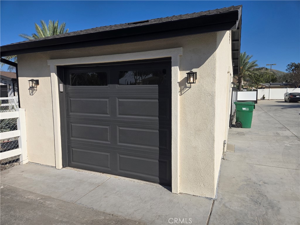 691 Sixth Street Norco, CA 92860 - Photo 11 of 12 Garage