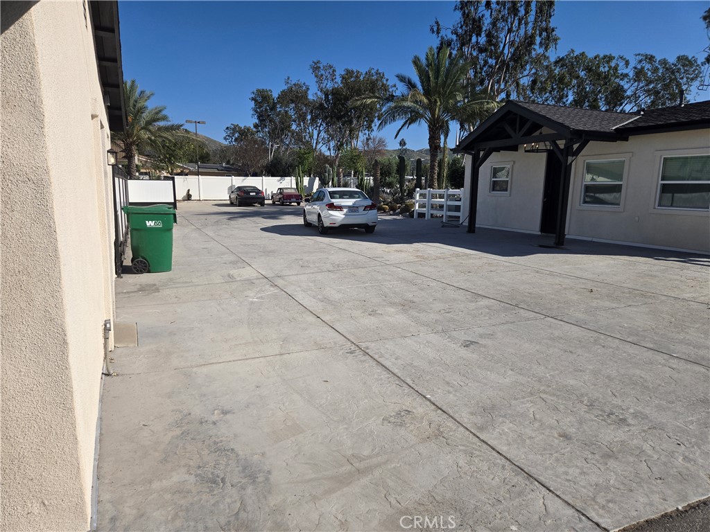 691 Sixth Street Norco, CA 92860 - Photo 2 of 12 Huge Driveway