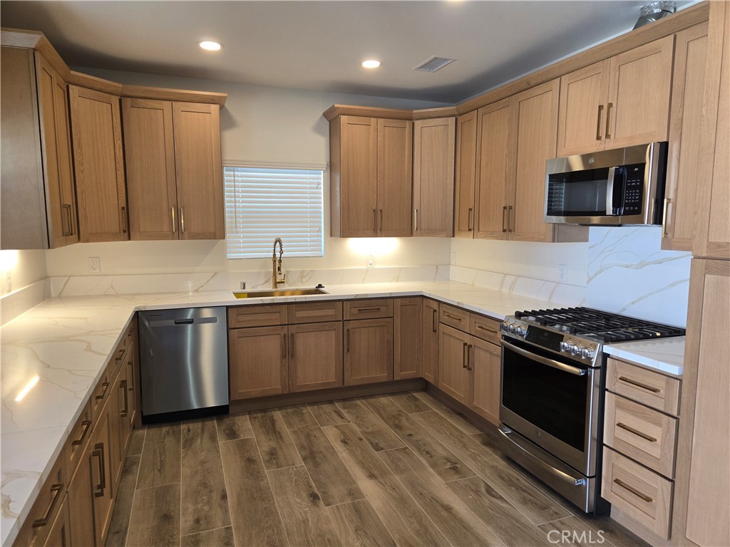691 Sixth Street Norco, CA 92860 - Photo 3 of 12 Kitchen