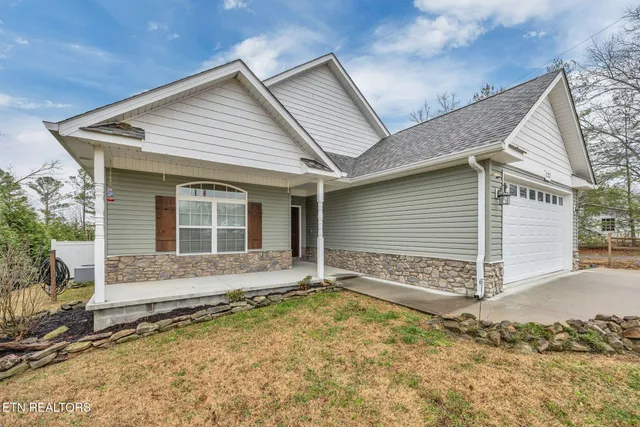 $279,900 | 127 West Cardin Street, Etowah, TN 37331