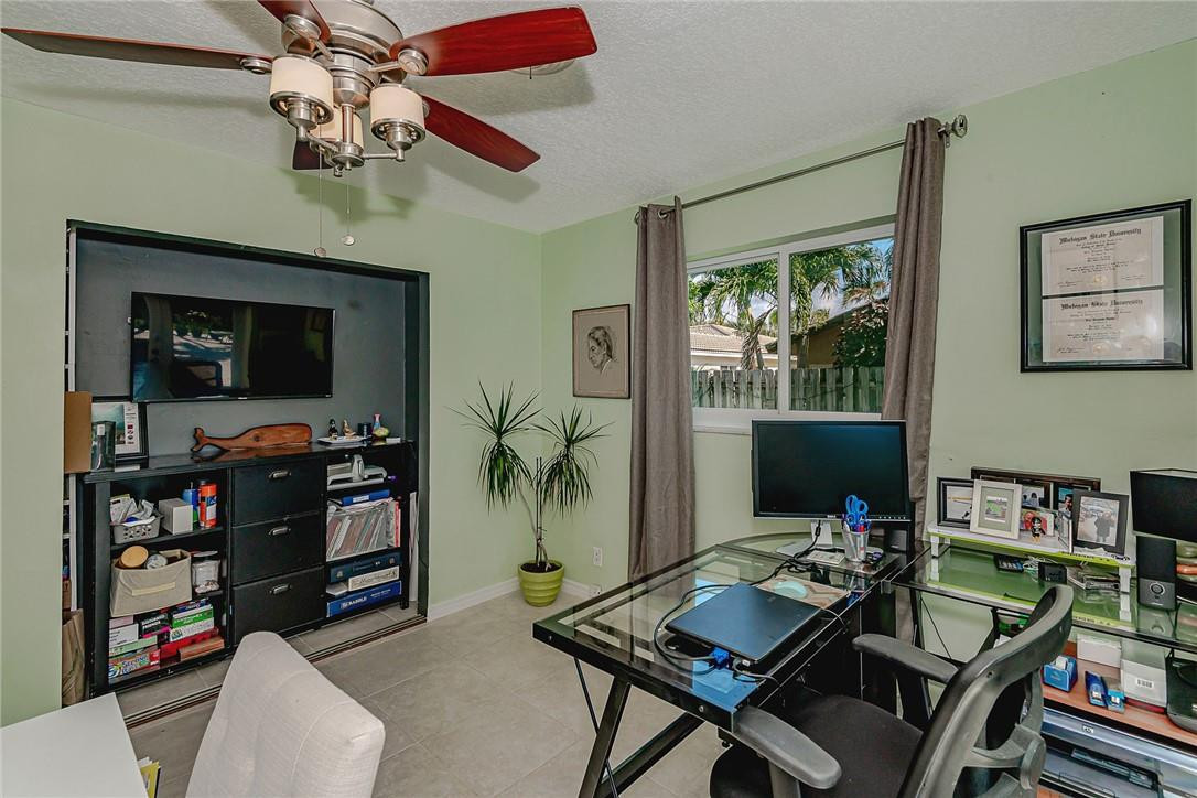 2601 Northeast 45th Street Lighthouse Point, FL 33064 - Photo 17 of 33 Photo 17