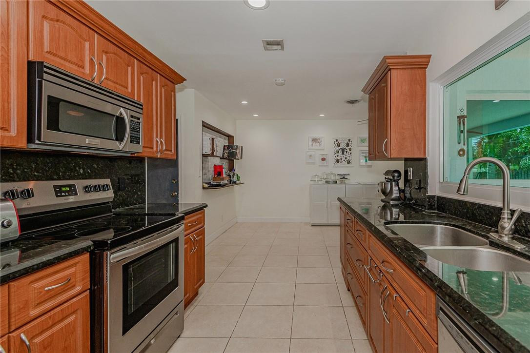 2601 Northeast 45th Street Lighthouse Point, FL 33064 - Photo 10 of 33 Photo 10