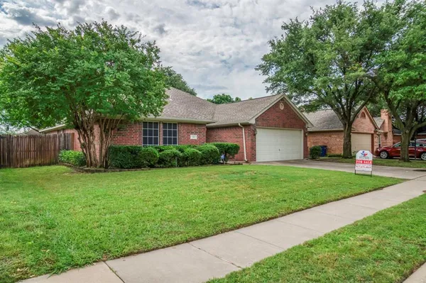 $320,000 | 320 Shane Lane, Burleson, TX 76028
