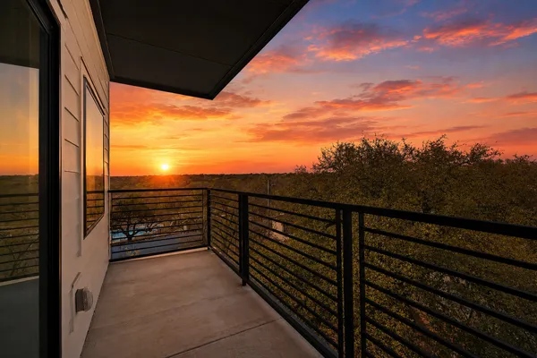 $1,900 | 4802 South Congress Avenue, Unit 420, Austin, TX 78745