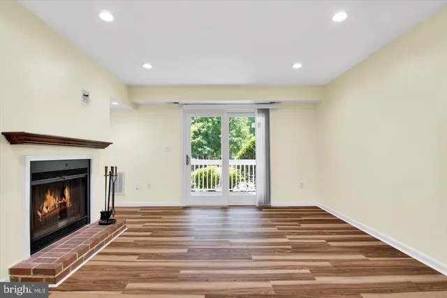 $250,000 | 12098 Cardamom Drive, Unit 12098, Woodbridge, VA 22192