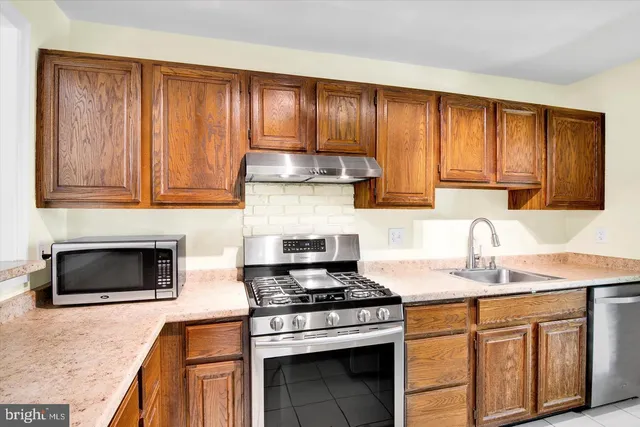 $250,000 | 12098 Cardamom Drive, Unit 12098, Woodbridge, VA 22192