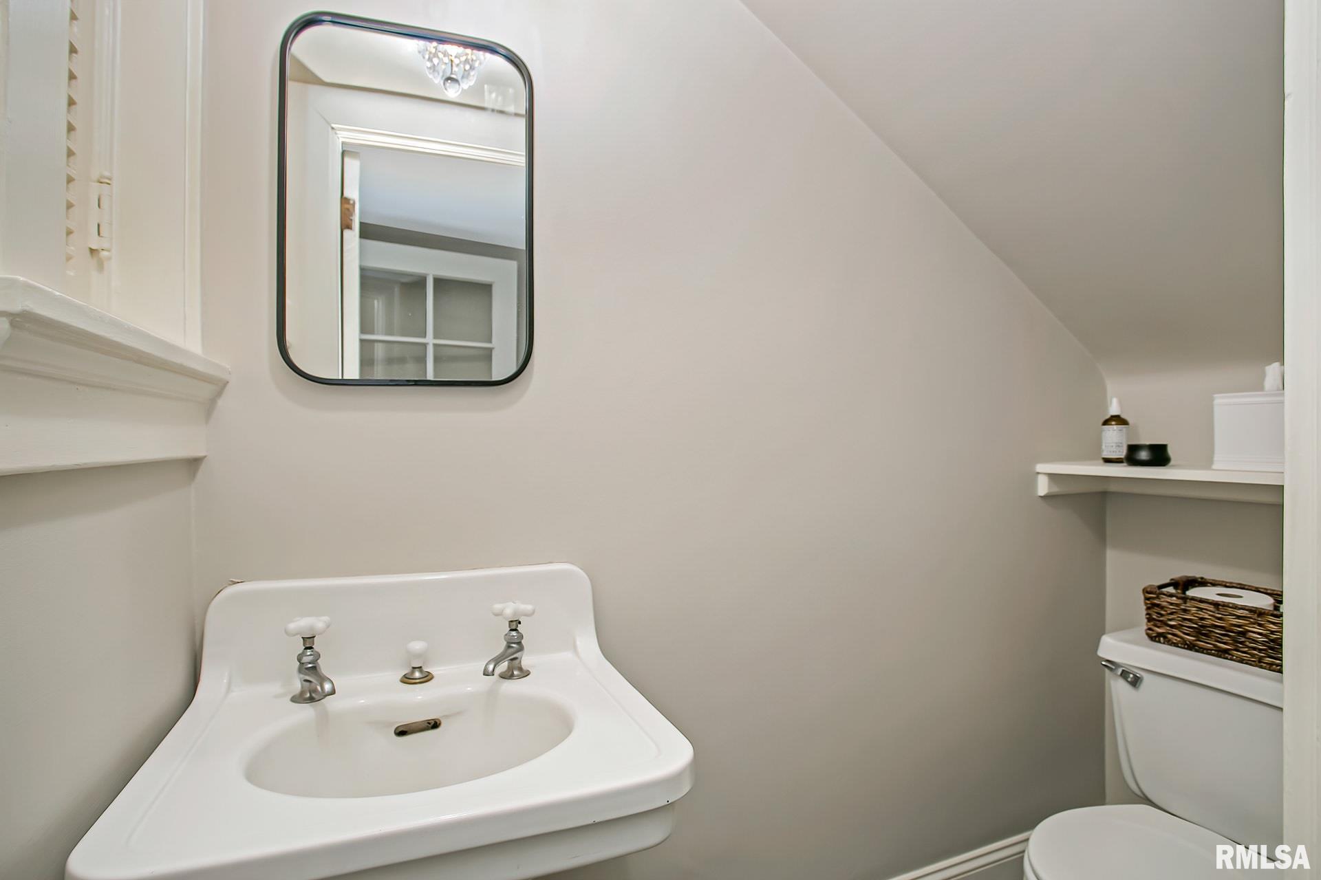 307 Forest Road Davenport, IA 52803 - Photo 23 of 48 Gallery Image 23
