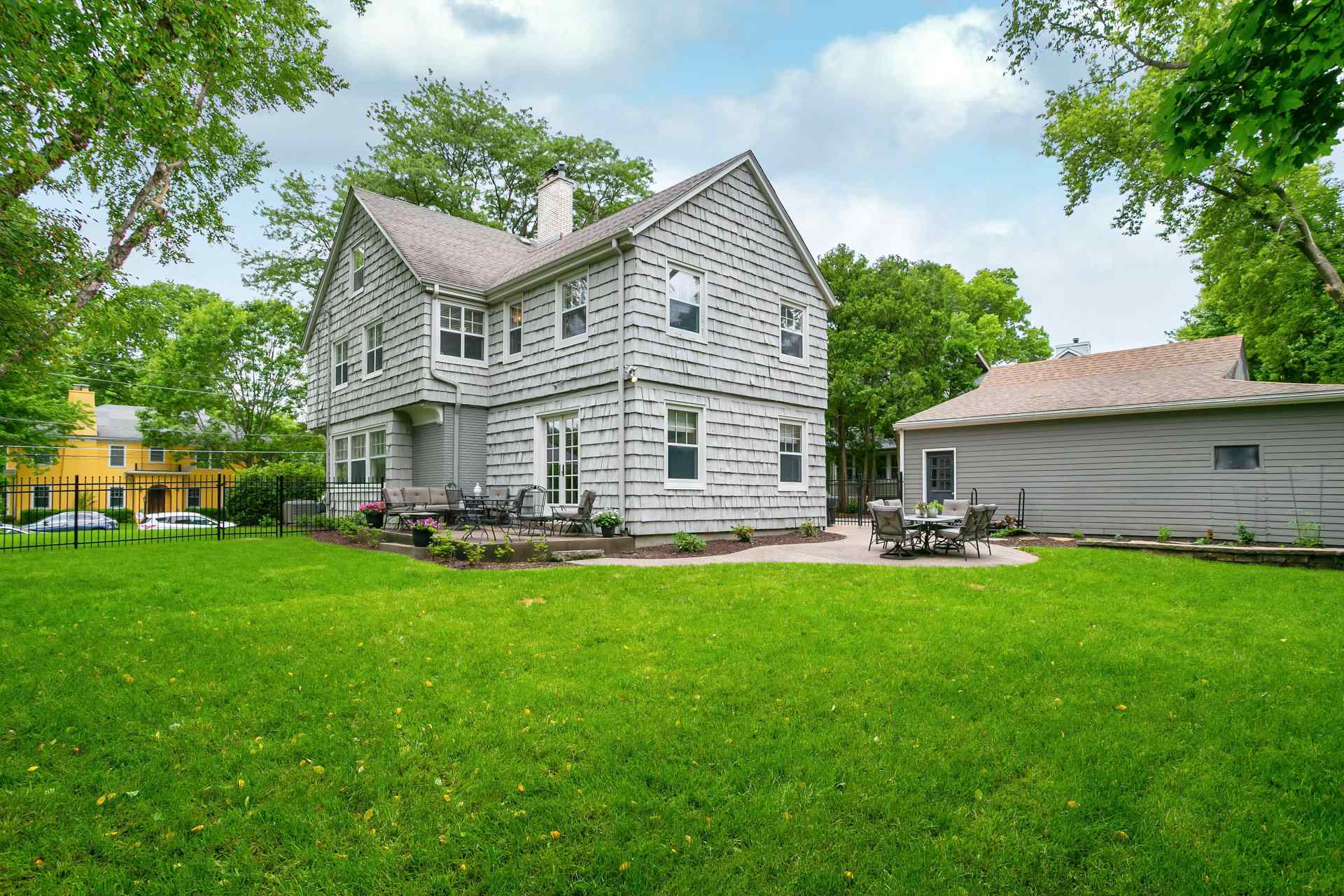 307 Forest Road Davenport, IA 52803 - Photo 4 of 48 Gallery Image 4
