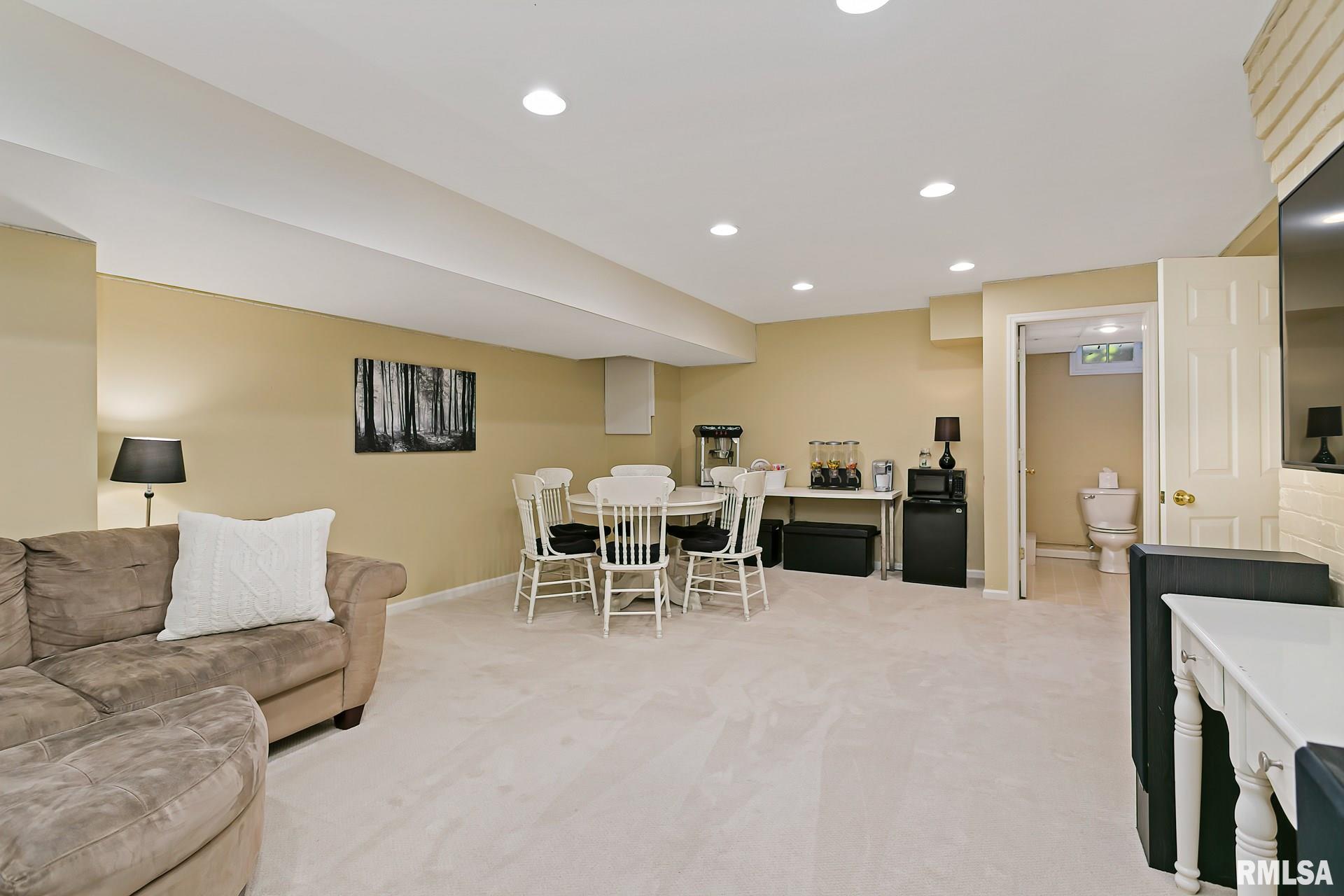 307 Forest Road Davenport, IA 52803 - Photo 41 of 48 Gallery Image 41