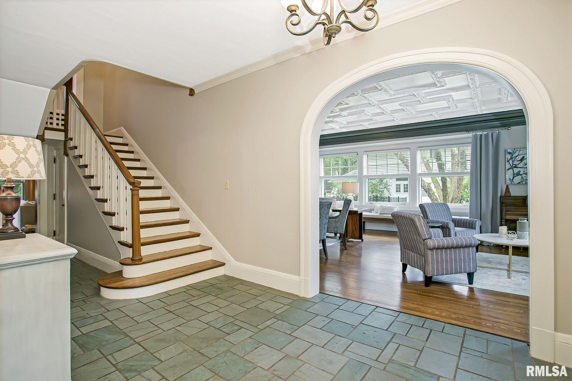 307 Forest Road Davenport, IA 52803 - Photo 6 of 48 Gallery Image 6
