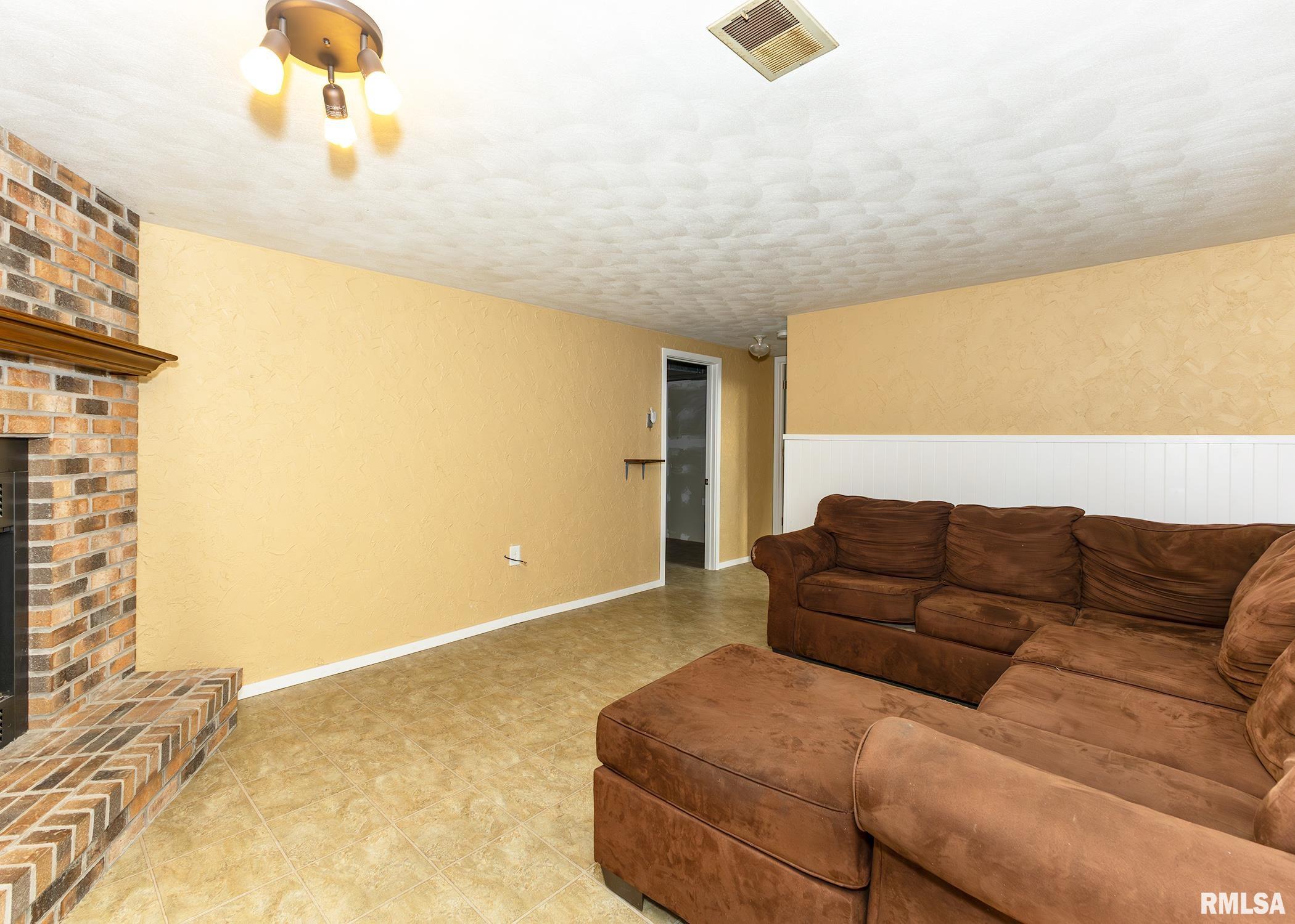 111 4th Street Colona, IL 61241 - Photo 25 of 38 Gallery Image 25